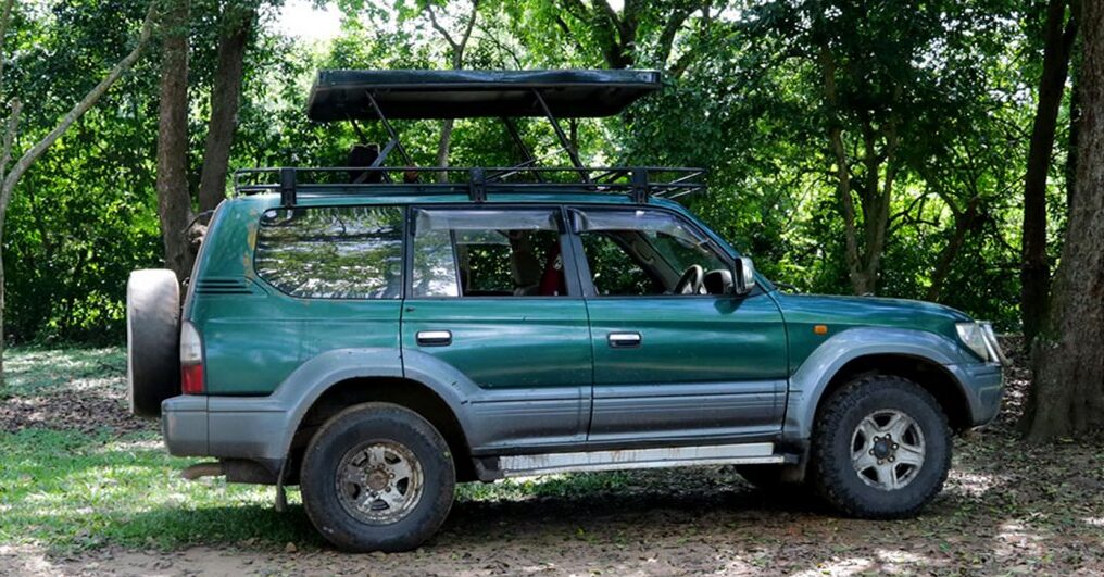 land cruiser Tx rental east africa with a rooftop tent